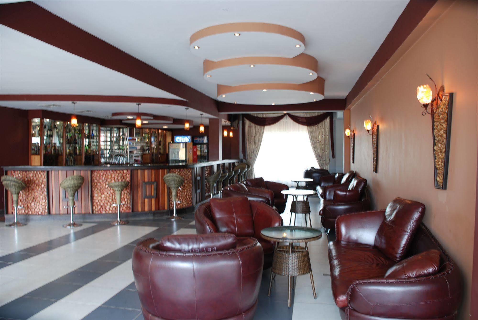 Silver Springs Hotel คัมพาลา ภายนอก รูปภาพ